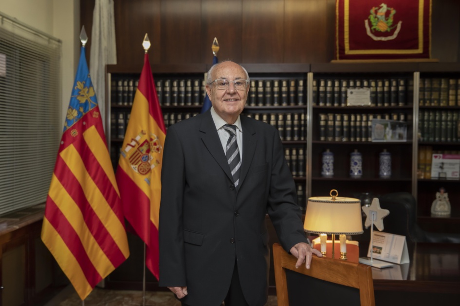 Dr. D. Luis Ortega Gironés