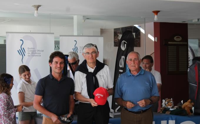 Deporte y compañerismo en el III Open de Golf del ICOMV